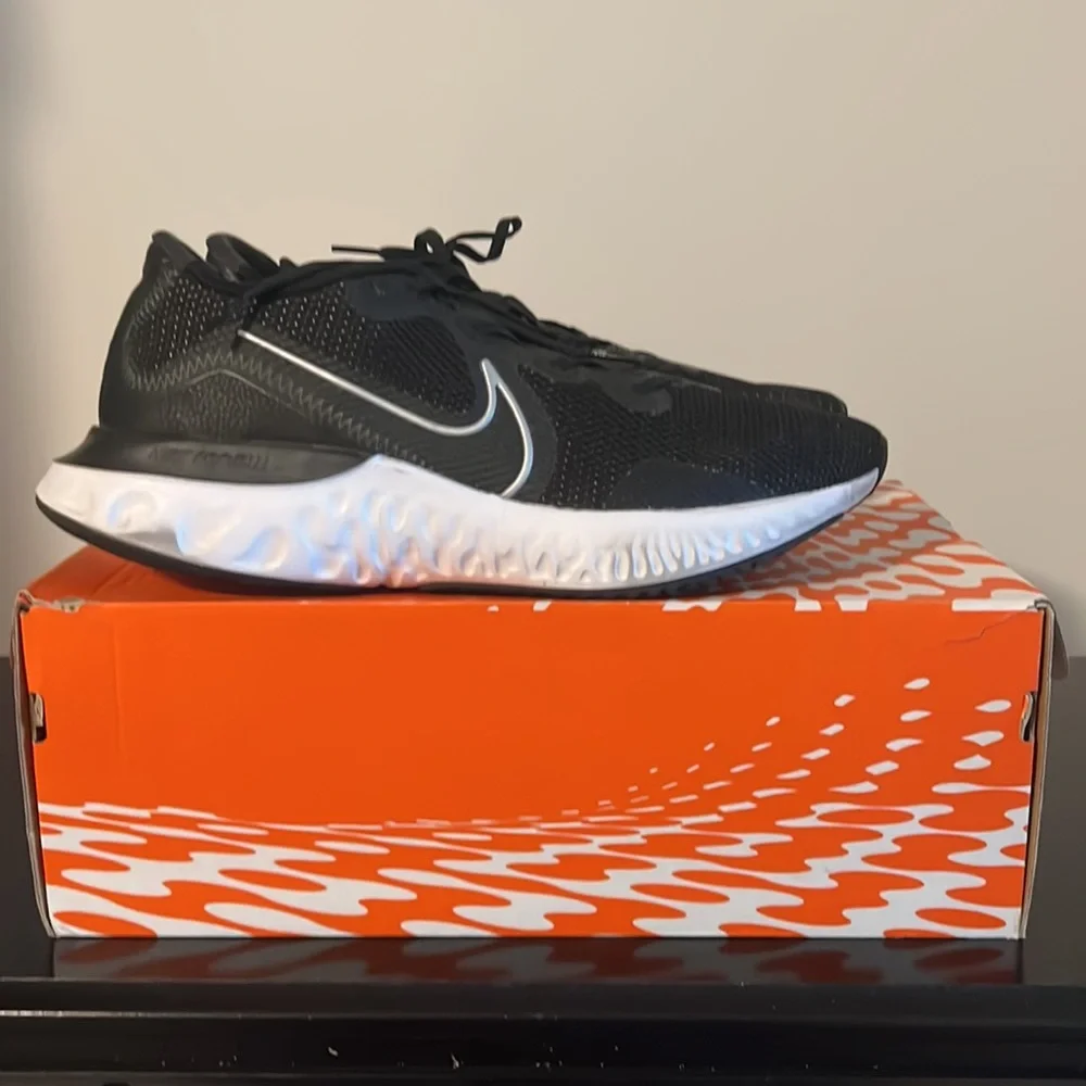 Nike Renew Run (Size 13) - Picture 4 of 4